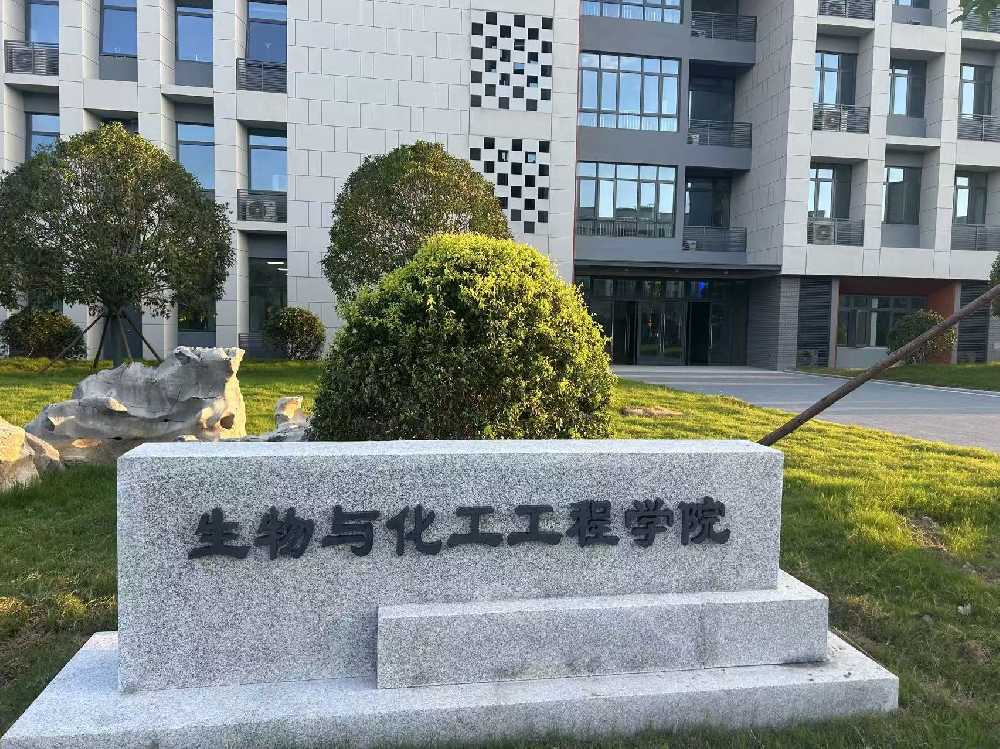 甘泉县扬州职业大学体育场高杆灯项目